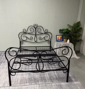 Classical Style Queen Metal Bed Frame Vintage Scroll Wrought Iron Bed Frame for Home Bedroom Furniture