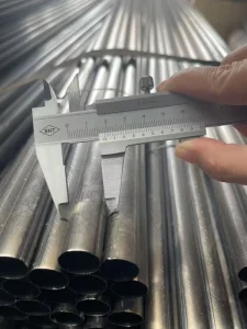 ERW Welded Carbon Steel Round Pipe 6 mm 10 mm Black Annealed ST37 ST52 Q195 Painted Iron Pipe for Furniture